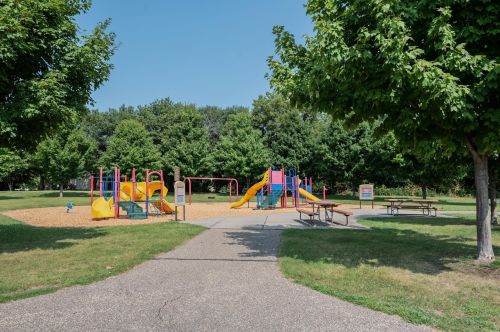 8424 Ashford Rd, Saint Paul MN 55125-8481 exterior