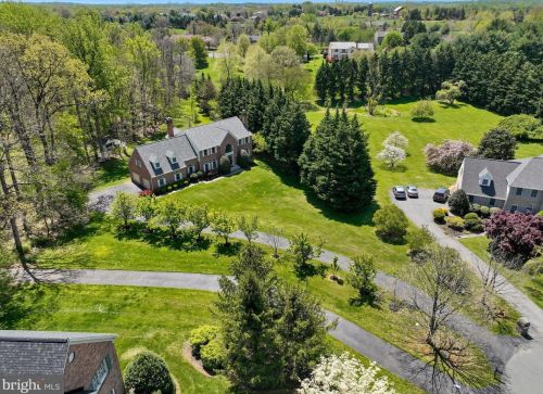 18101 Hayloft Dr, Rockville MD 20855-1667 exterior