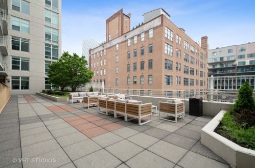 909 Washington Blvd, Chicago IL 60607-2204 exterior