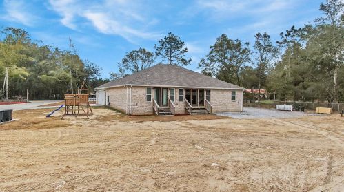 157 Lake Juniper Cir, Defuniak Springs FL 32433-3531 exterior