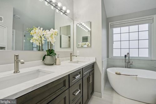 7433 Dunnington Pl, Alexandria VA  22315-5248 exterior