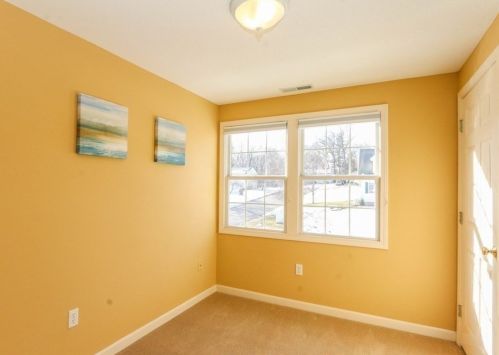 25 Gates Ave, Springfield MA 01118-2302 exterior