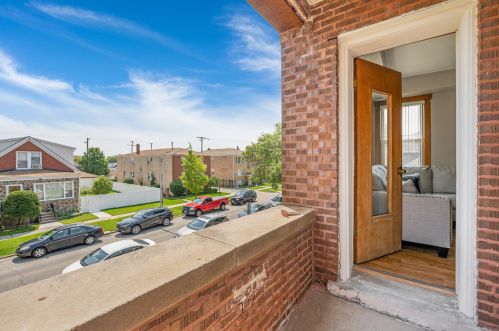 2818 72 Ct, Chicago IL 60707-1507 exterior