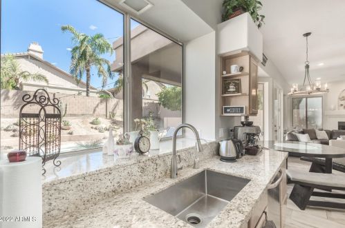 4564 Chisum Trl, Phoenix AZ  85050-8525 exterior