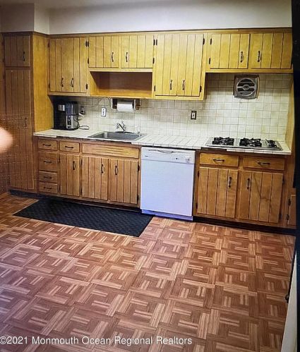 139 Twin Brooks Ave, Middletown, NJ 07748-3414