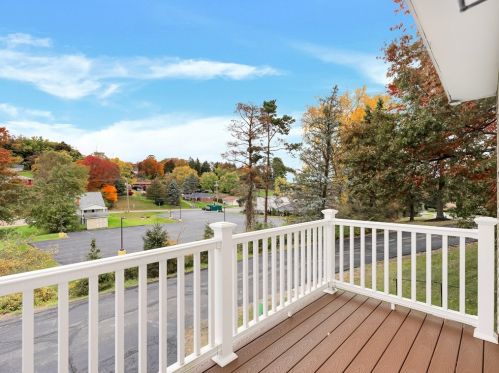 1101 Bonnie Brae Dr, Moon Twp PA 15108-3858 exterior