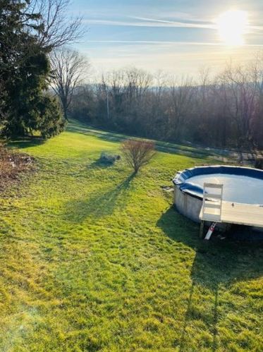 738 Camp Hollow Rd, Pittsburgh PA 15122-3300 exterior