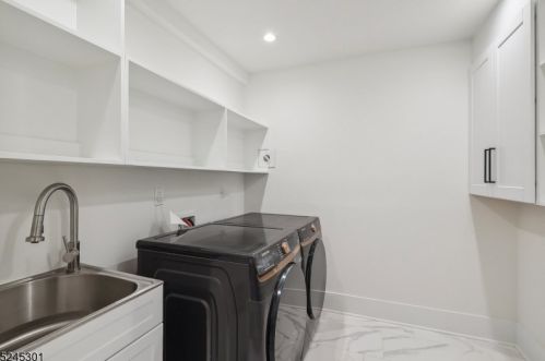 1306 Pleasant Valley Way, Town Center NJ  07052-1421 exterior