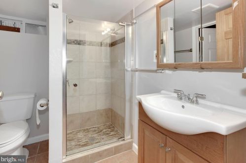 2022 21 St, Arlington VA 22201-3607 exterior