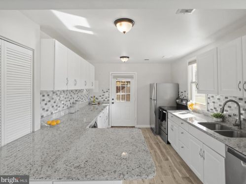 3904 Elmwood Dr, Alexandria, VA 22303-1135