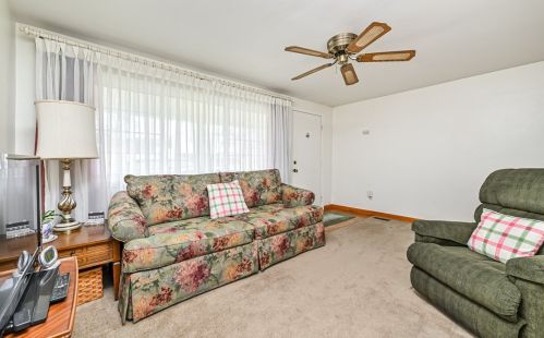 425 Presque Isle Dr, Pittsburgh, PA 15239-2603