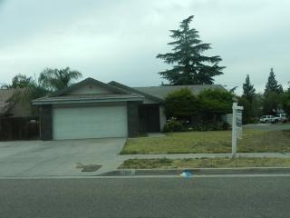 701 Latimer St, Tulare, CA 93274-6165
