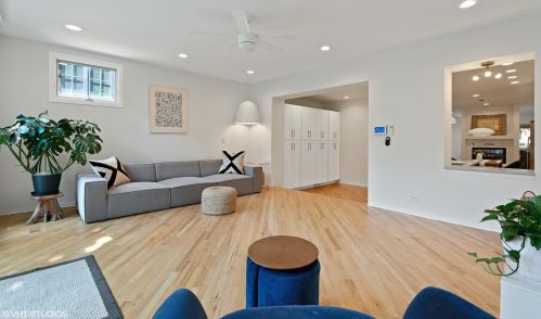 2710 Bosworth Ave, Chicago IL 60642-8062 exterior