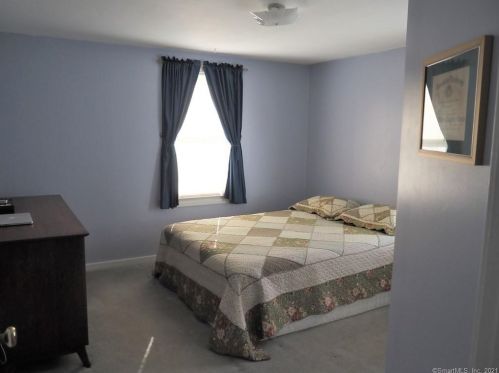 94 Hawthorne St, Manchester CT 06042-3021 exterior