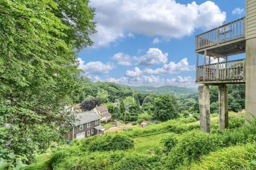 64 Prospect Ave, Valhalla NY 10595-1925 exterior