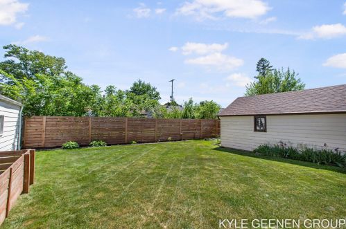 1114 Northlawn St, Grand Rapids MI 49505-3724 exterior