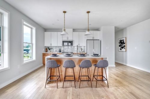 439 Chelsea St, Boston MA exterior