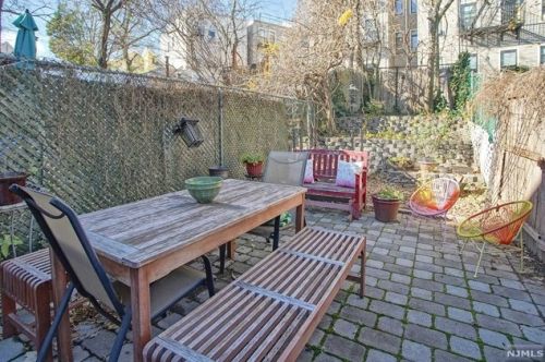 593 Gregory Ave, Union City NJ 07086-5878 exterior