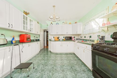 2110 4 Ave, Broadview IL 60153-3324 exterior