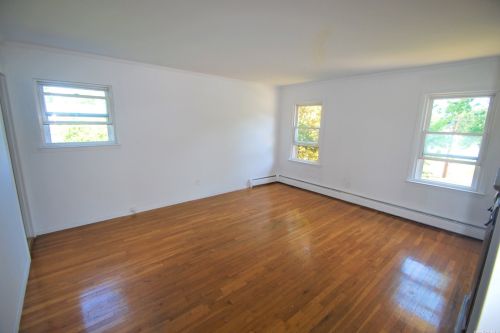 26 Middlesex Dr, Huntington Station NY 11746-6012 exterior