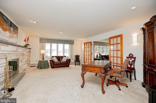 66 Red Lion Rd, Huntingdon Valley PA 19006-6436 exterior