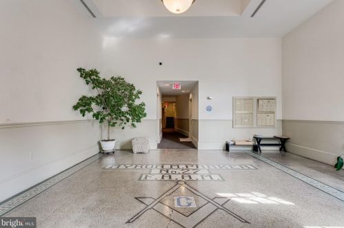 523 8th St, Washington, DC 20003-2835