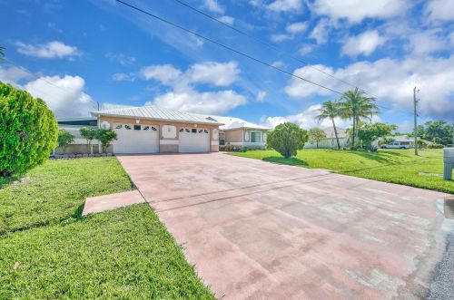 1732 Lexington Dr, Fort Pierce FL  34953-1681 exterior