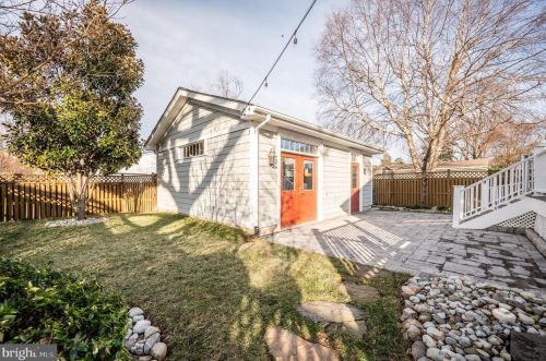 104 Monroe Ave, Alexandria VA 22301-1922 exterior