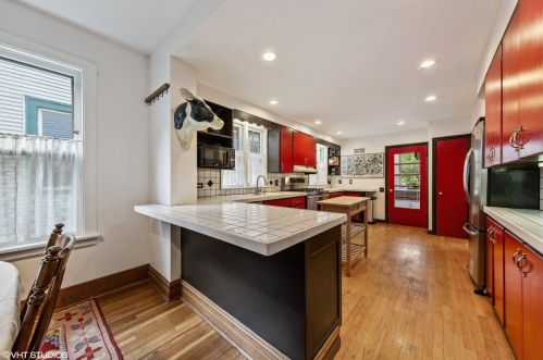 3934 Dakin St, Chicago IL 60641-2521 exterior