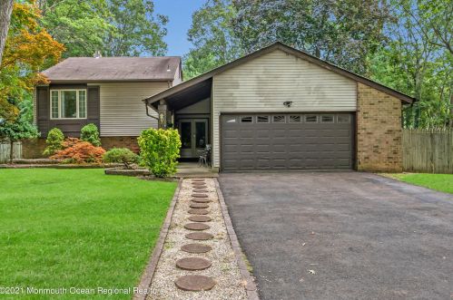 28 Chelsea Rd, Jackson Twp, NJ 08527-2648