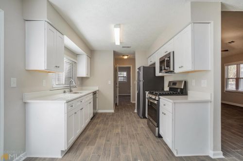 972 Timbervale Ln, Lithonia GA  30058-6010 exterior