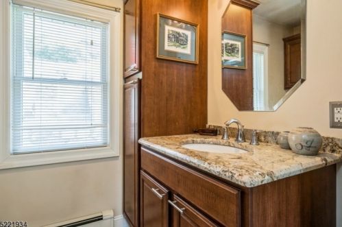 69 Shore Trl, Sparta NJ  07871-1714 exterior