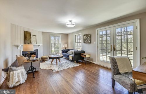 4206 Mt Vernon Memorial Hwy, Alexandria VA 22309-2809 exterior