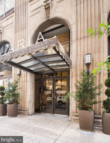 1425 Locust St, Philadelphia PA 19102-3832 exterior