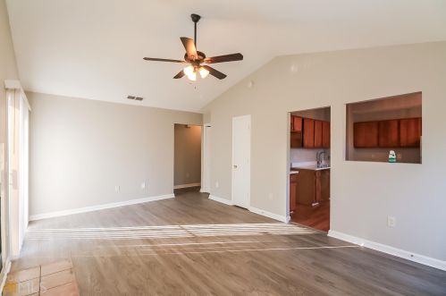 6110 Creekford Dr, Lithonia GA  30058-7961 exterior