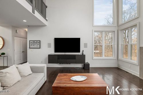 1860 Tall Pne Dr, Grand Rapids MI 49546-7923 exterior