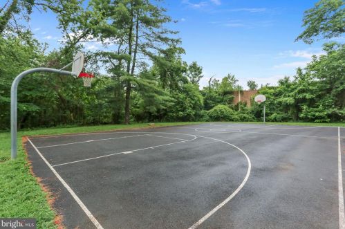 9609 Hastings Dr, Silver Spring MD 20901-3198 exterior