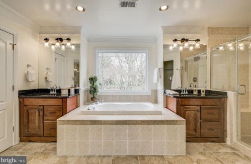 11801 Ambleside Dr, Rockville MD 20854-2109 exterior