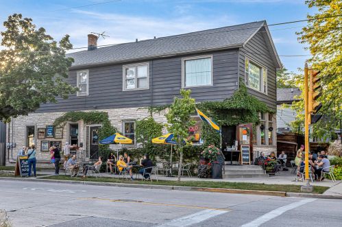 1411 Potter Ave, Milwaukee WI 53207-2115 exterior