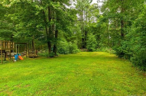 86 Pleasant Vw Dr, Killingly CT 06241-1213 exterior