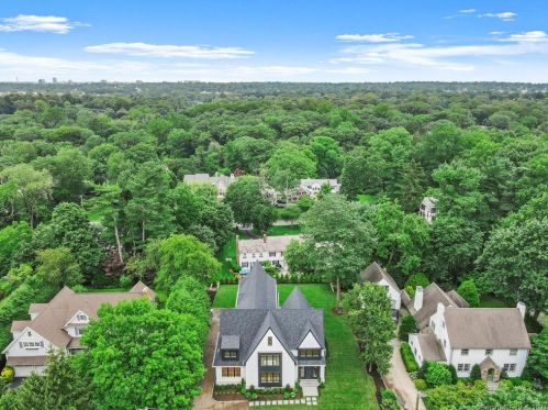 19 Overlook Dr, Greenwich CT 06830-6713 exterior