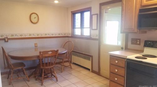 5 Sunset Dr, Enfield CT 06082-1973 exterior