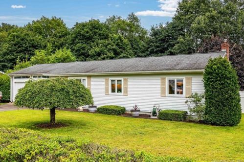 42 Hunter Ln, Enfield CT 06082-4135 exterior