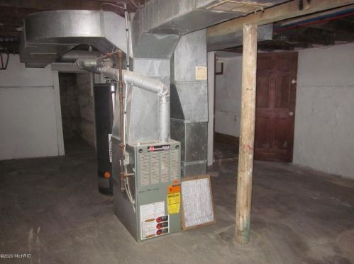 1033 Fenimore Ave, Kalamazoo MI 49048-2028 exterior