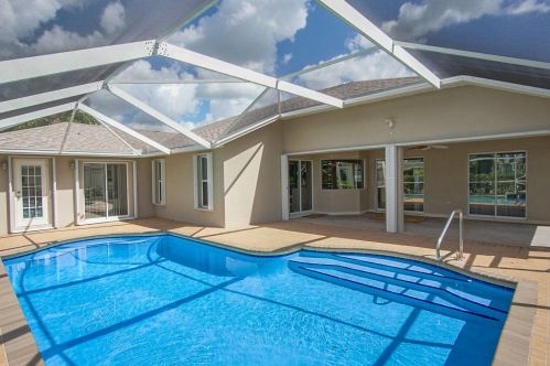 2872 Eagle Dr, Fort Pierce FL 34984-6321 exterior