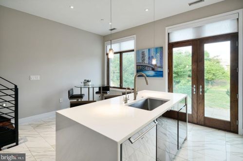 308 2nd St, Philadelphia PA 19133-0040 exterior