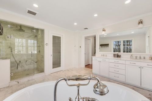 6 Long Pond Rd, Armonk NY 10504-2626 exterior