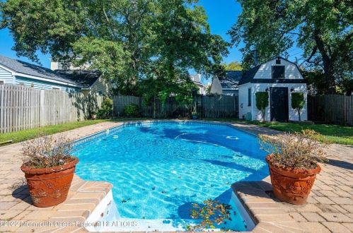 403 Newark Ave, Point Pleasant Beach NJ 08742-4141 exterior