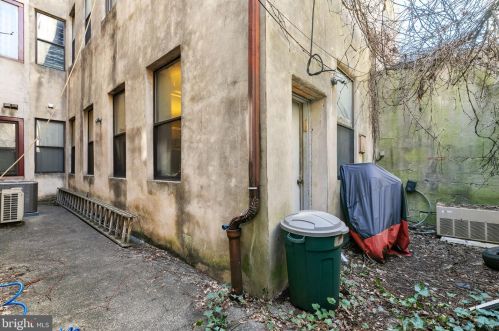 735 Bainbridge St, Philadelphia PA 19147-2008 exterior