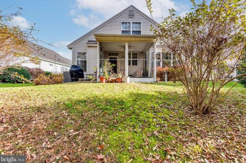 89 Warwick Way, Southampton NJ  08088-1122 exterior